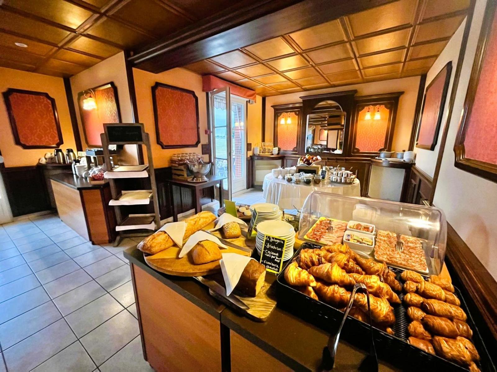 Logis Hotel Sully Le Chateau Saint-Pere-sur-Loire Exterior foto